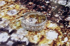 Anello Riviera in Oro bianco, con 5 Diamanti incassati a binario