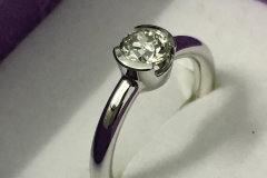 Solitario in Oro Bianco, con Diamante taglio Brillante
