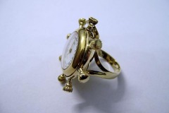 Anello in Oro giallo con Orologio