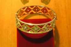 Bracciale in stile antico, con pietre preziose: Diamanti, Smeraldi, Rubini e Zaffiri