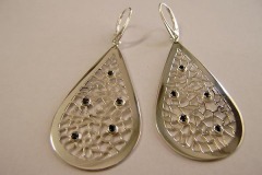 Orecchini in Argento 925, traforati a mano con Zirconi sintetici black